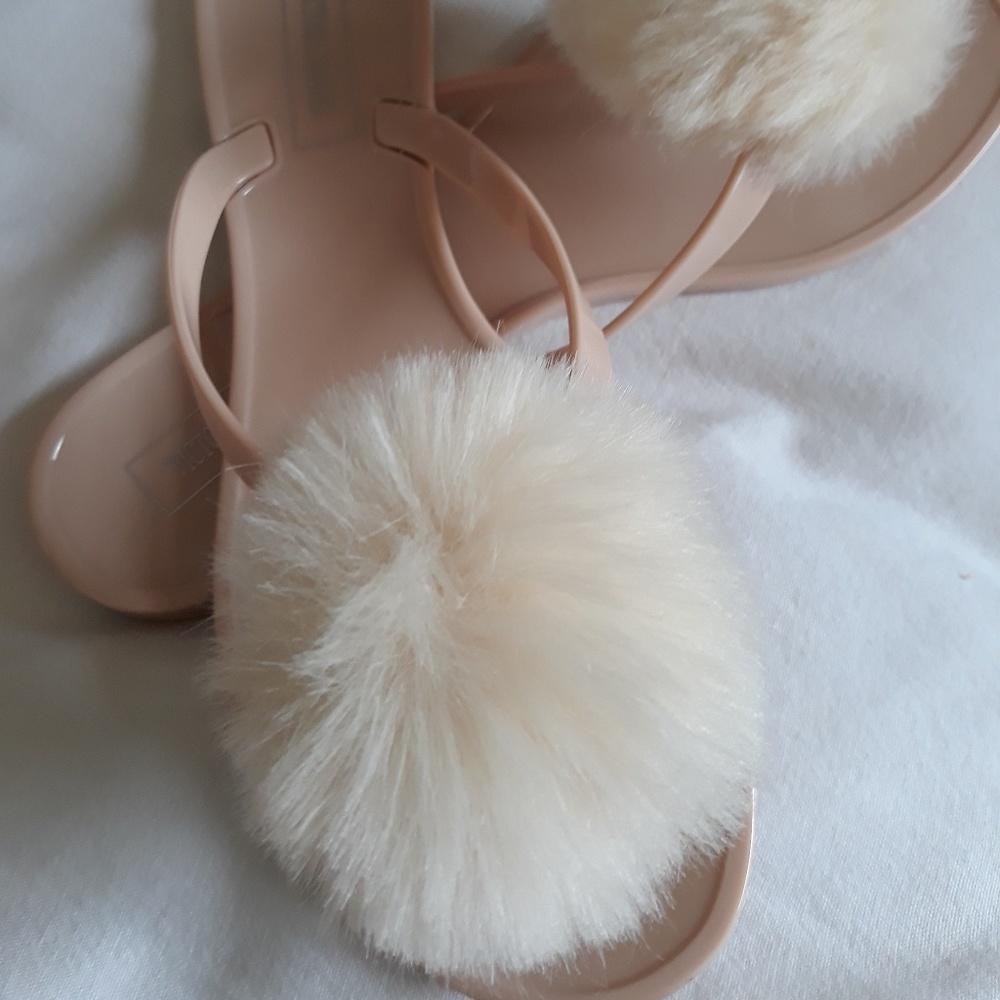 Pom pom nude sandals
